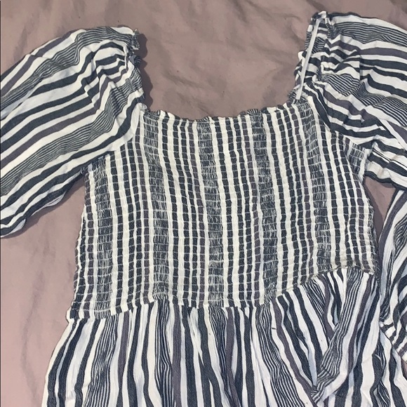 Stripped Flowy Long-sleeve Top - Picture 4 of 4